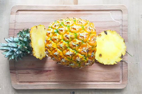 菠萝怎么切比较方便？